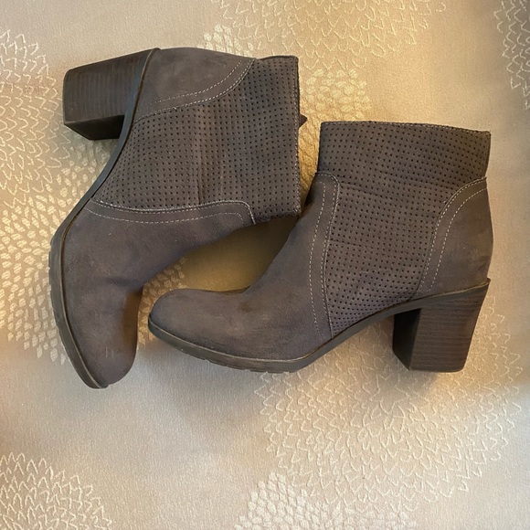 Arizona Jean Company Heeled Boots - Picture 4 of 7